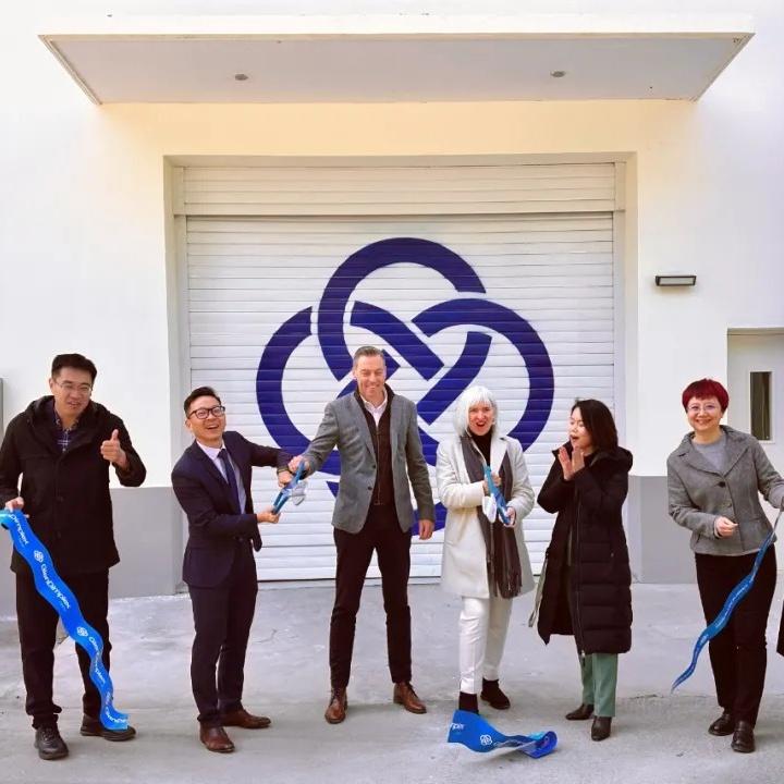 Innovative system solutions for medical centres, clinics, surgeries. Heating, cooling, hot water preparation. Saving energy, CO2 reduction